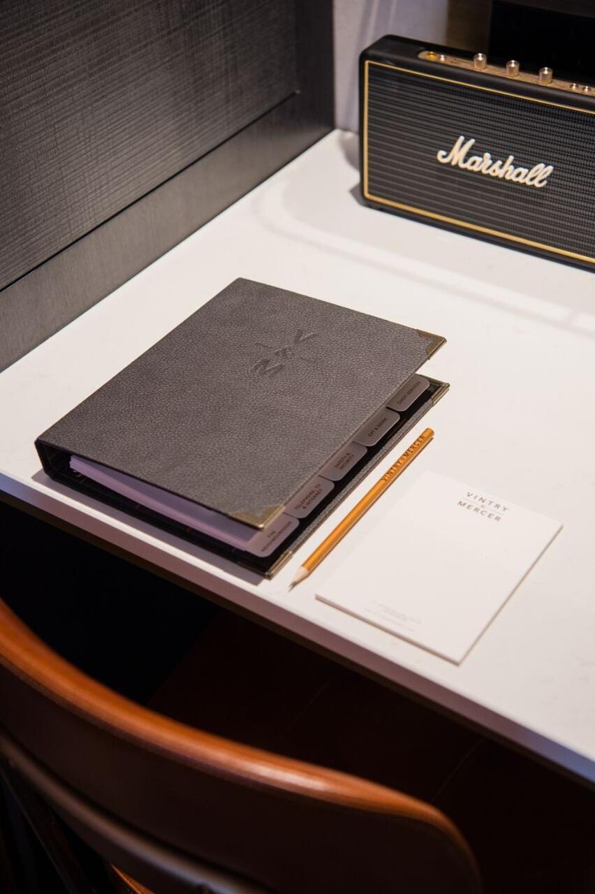 Vintry & Mercer Hotel - Small Luxury Hotels Of The World Londres Exterior foto A meeting book