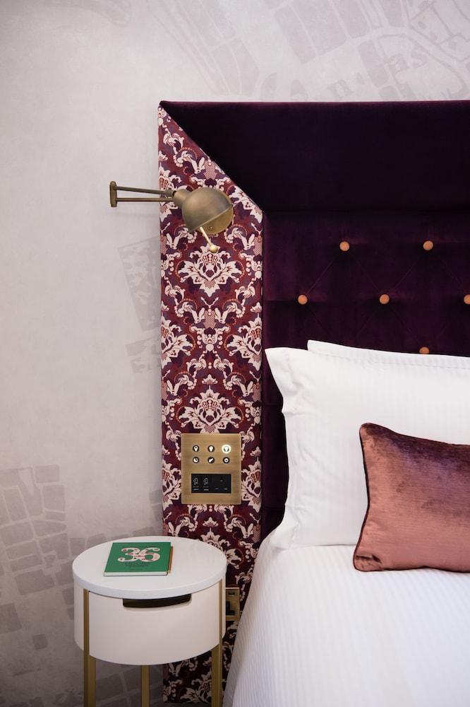 Vintry & Mercer Hotel - Small Luxury Hotels Of The World Londres Exterior foto A bed with a built-in speaker